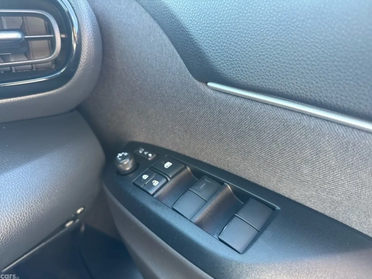 Toyota Yaris Cross Hatchback, Petrol Hybrid, 2026, Green