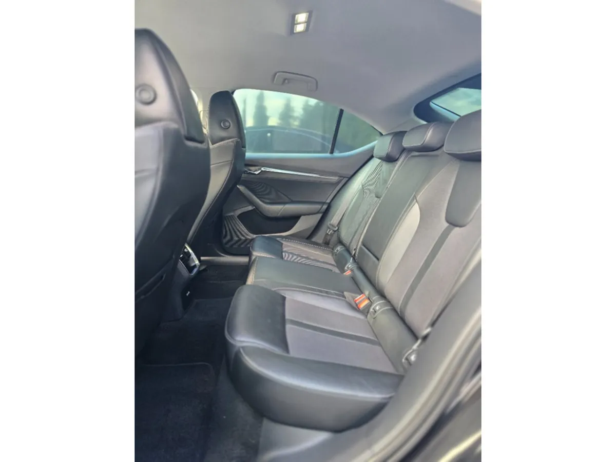 Skoda Octavia Hatchback, Diesel, 2023, Black
