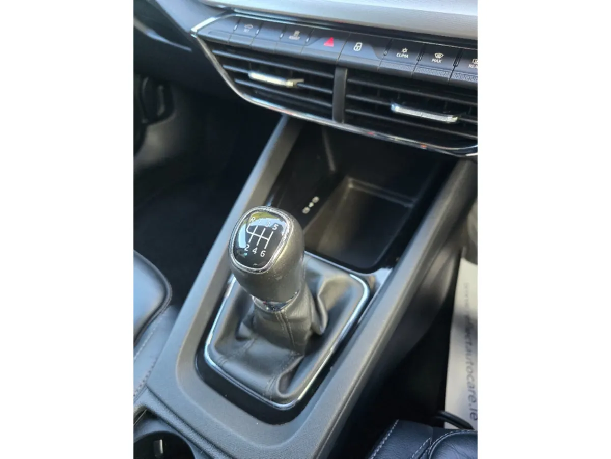 Skoda Octavia Hatchback, Diesel, 2023, Black