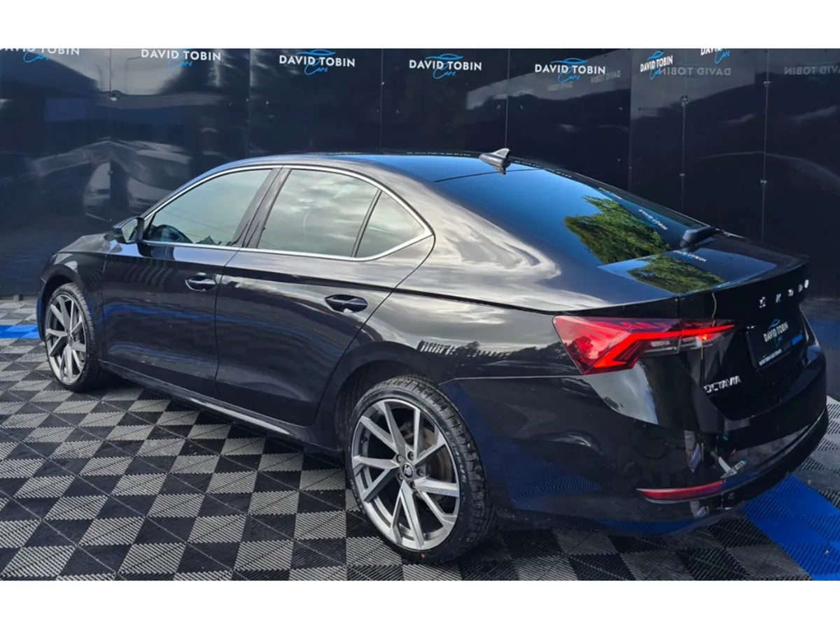 Skoda Octavia Hatchback, Diesel, 2023, Black