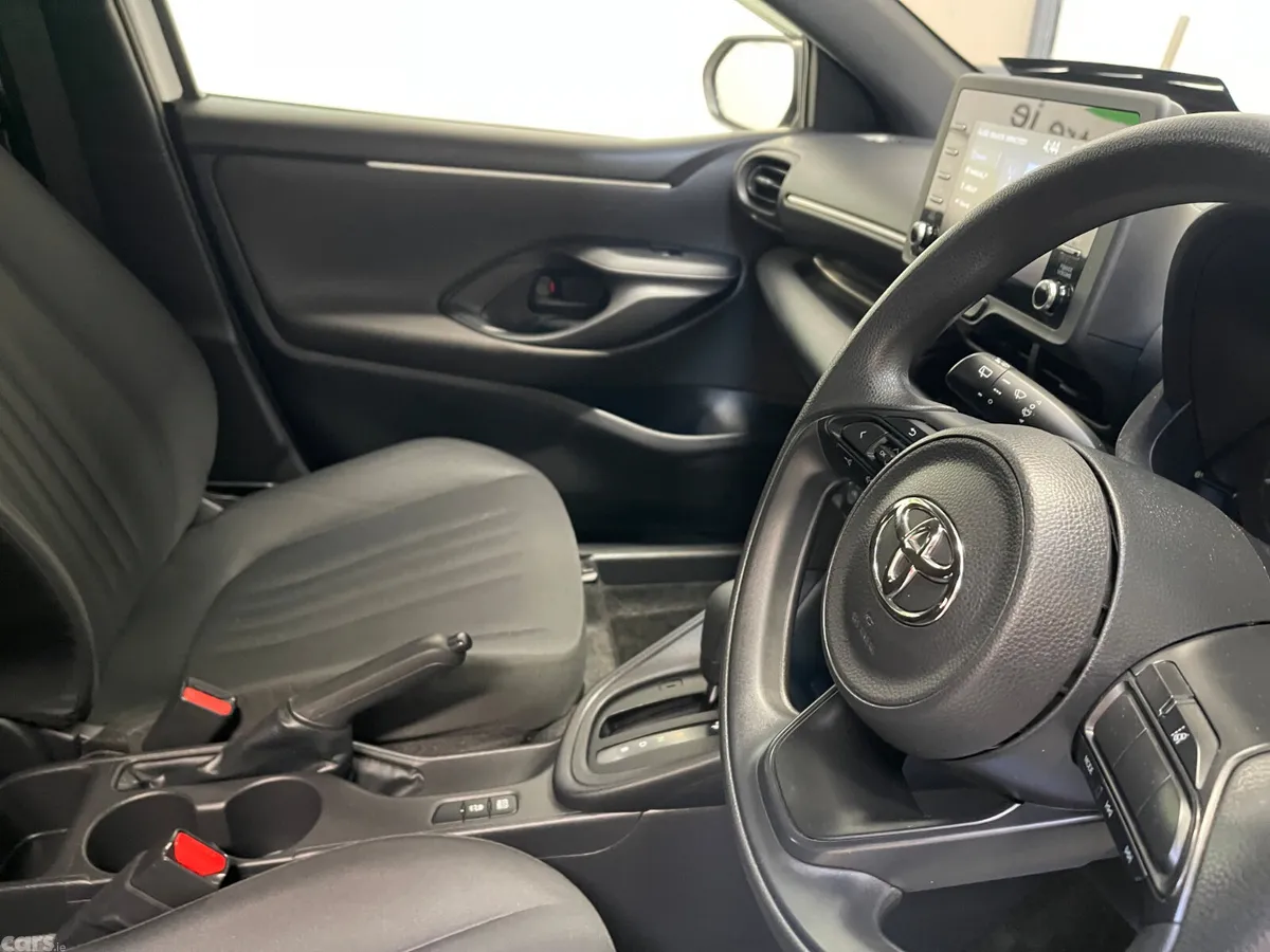 Toyota Yaris Hatchback, Petrol, 2020, White