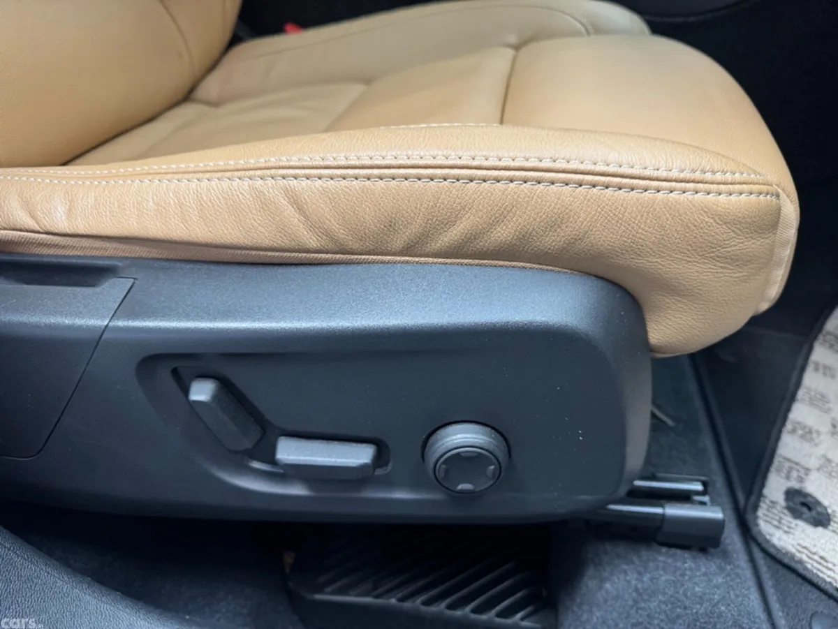 Volvo XC40 SUV, Petrol Hybrid, 2022, White