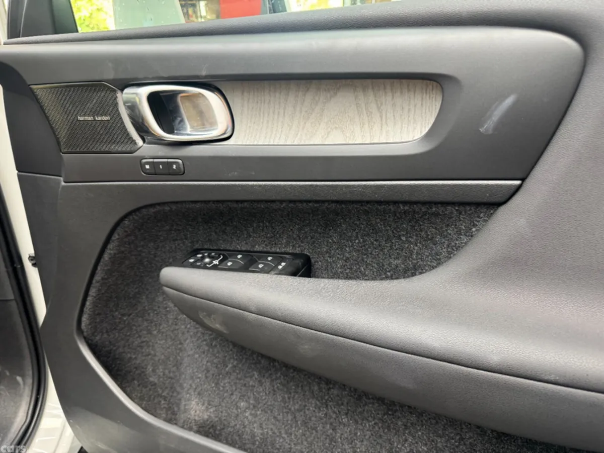Volvo XC40 SUV, Petrol Hybrid, 2022, White