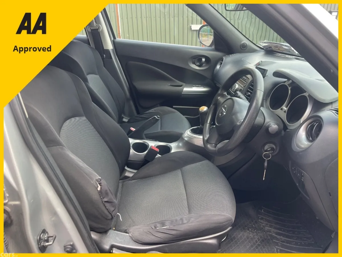 Nissan Juke Hatchback, Petrol, 2011, Silver
