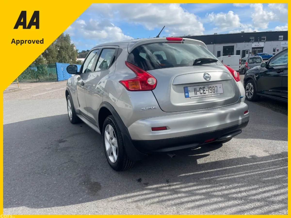 Nissan Juke Hatchback, Petrol, 2011, Silver