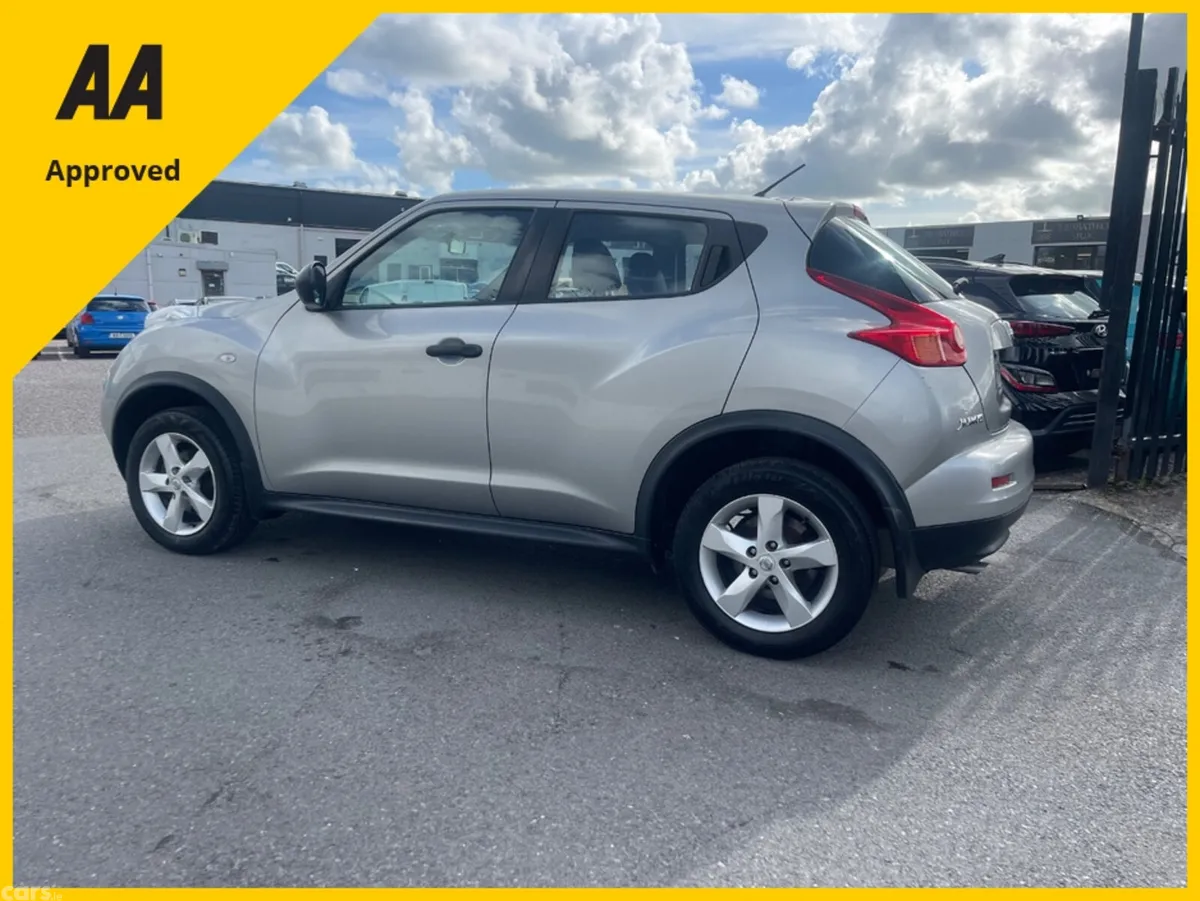 Nissan Juke Hatchback, Petrol, 2011, Silver