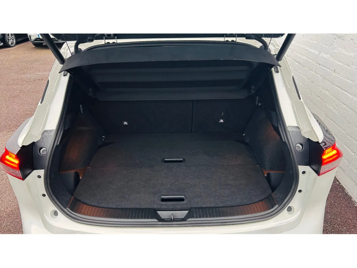 Nissan Qashqai Hatchback, Petrol Hybrid, 2023, White