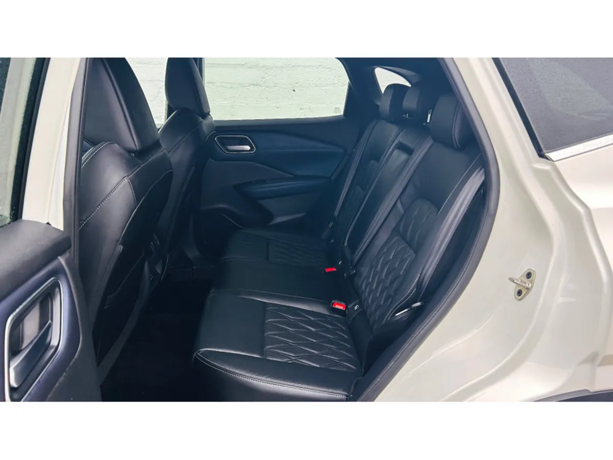 Nissan Qashqai Hatchback, Petrol Hybrid, 2023, White