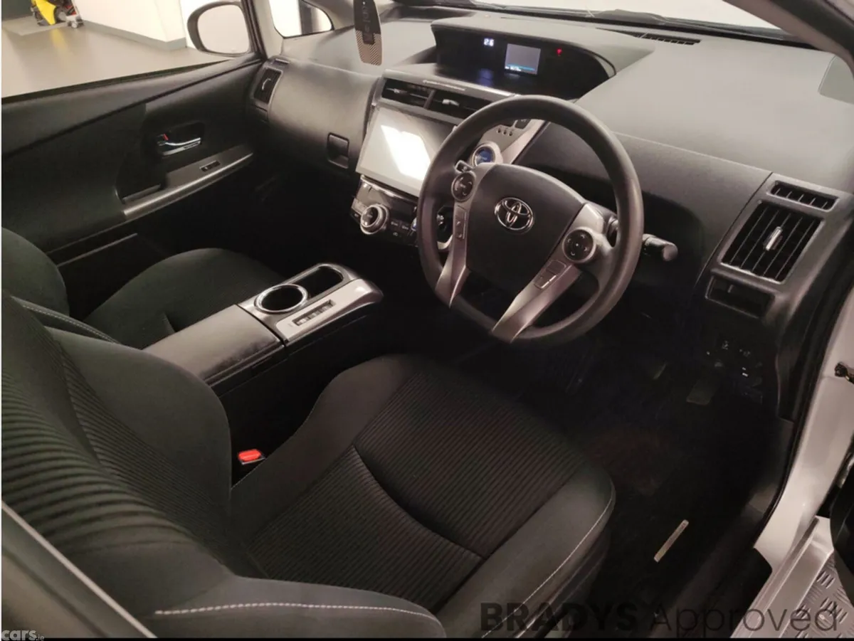Toyota Prius Hatchback, Petrol, 2016, Silver