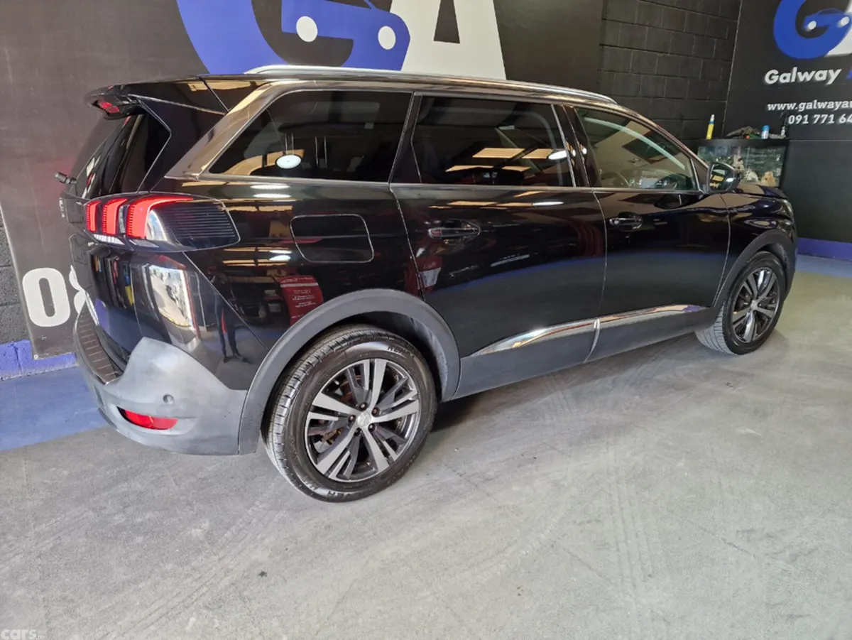 Peugeot 5008 MPV, Diesel, 2018, Black