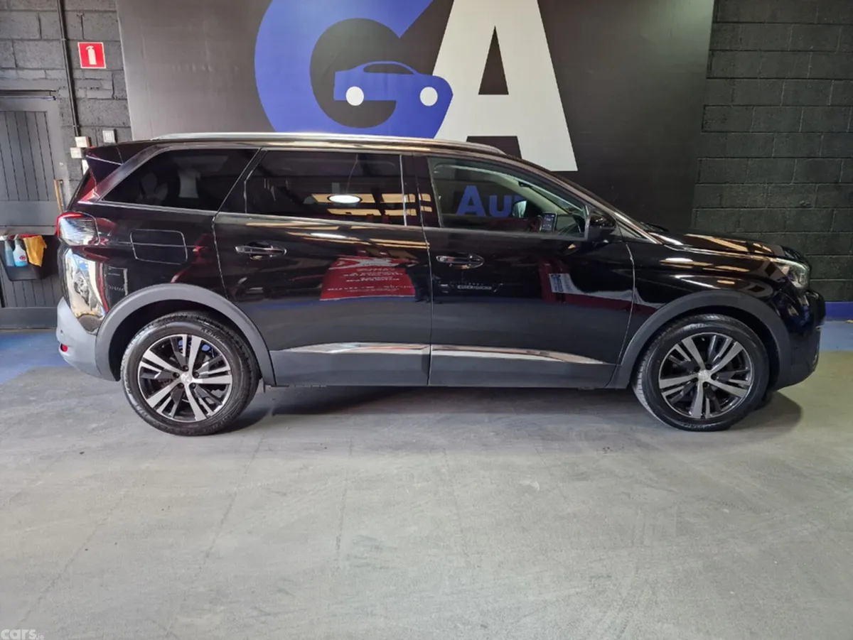 Peugeot 5008 MPV, Diesel, 2018, Black