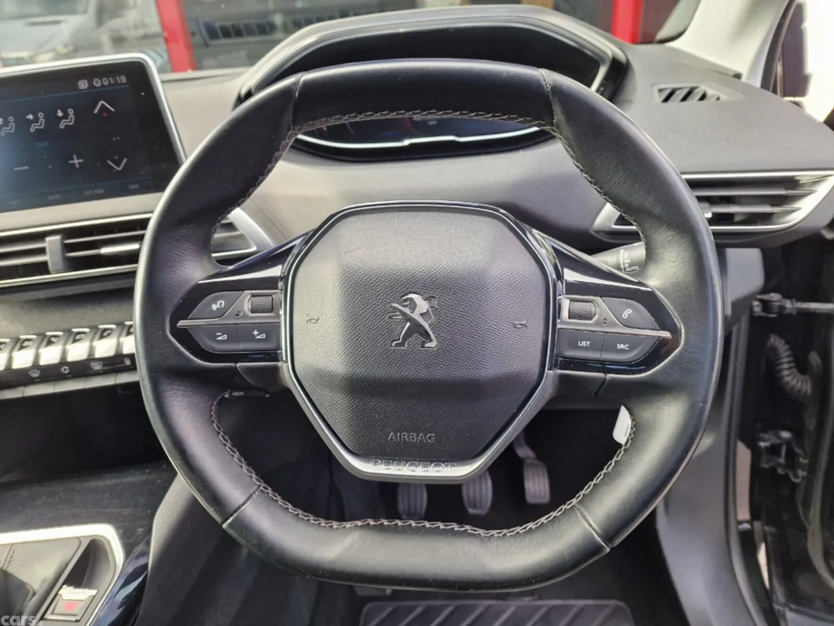 Peugeot 5008 MPV, Diesel, 2018, Black