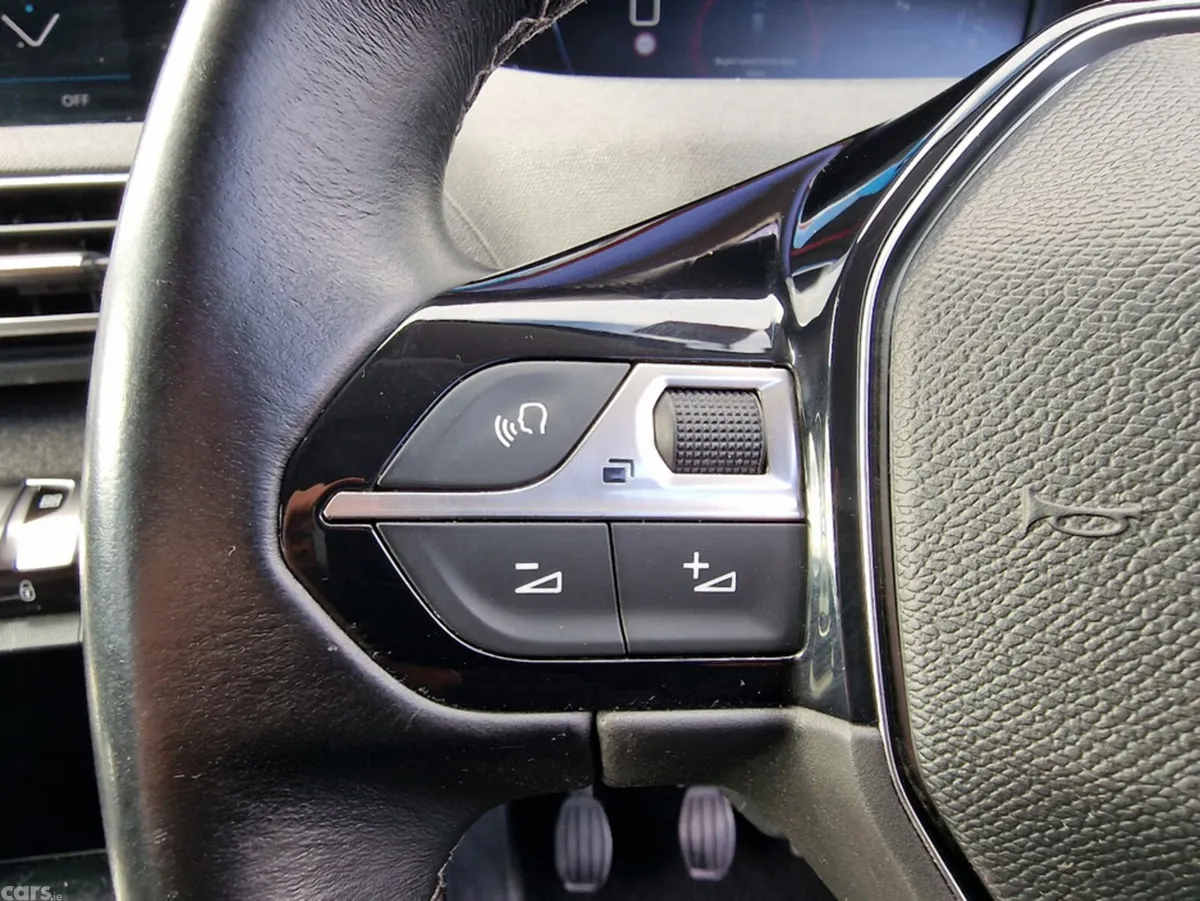 Peugeot 5008 MPV, Diesel, 2018, Black
