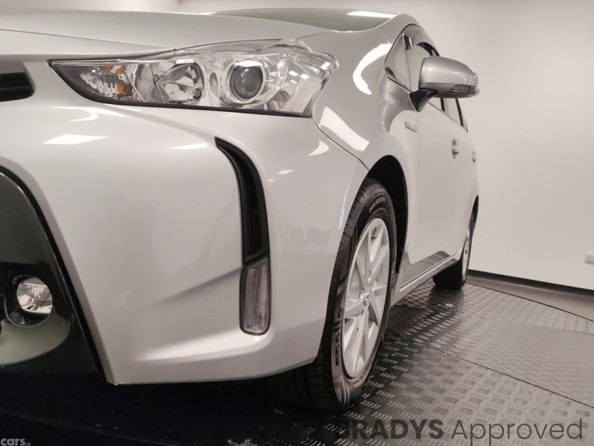 Toyota Prius Hatchback, Petrol, 2016, Silver