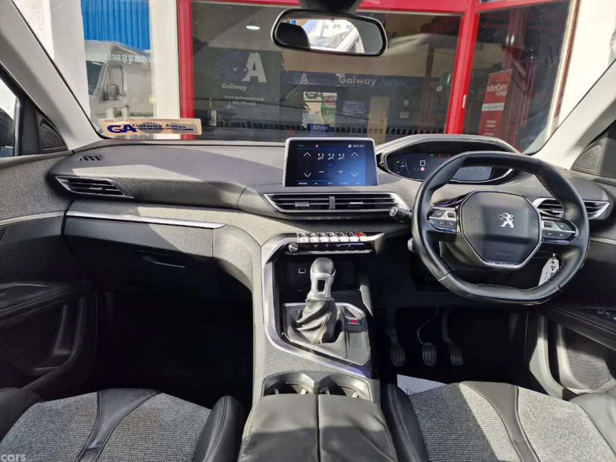 Peugeot 5008 MPV, Diesel, 2018, Black