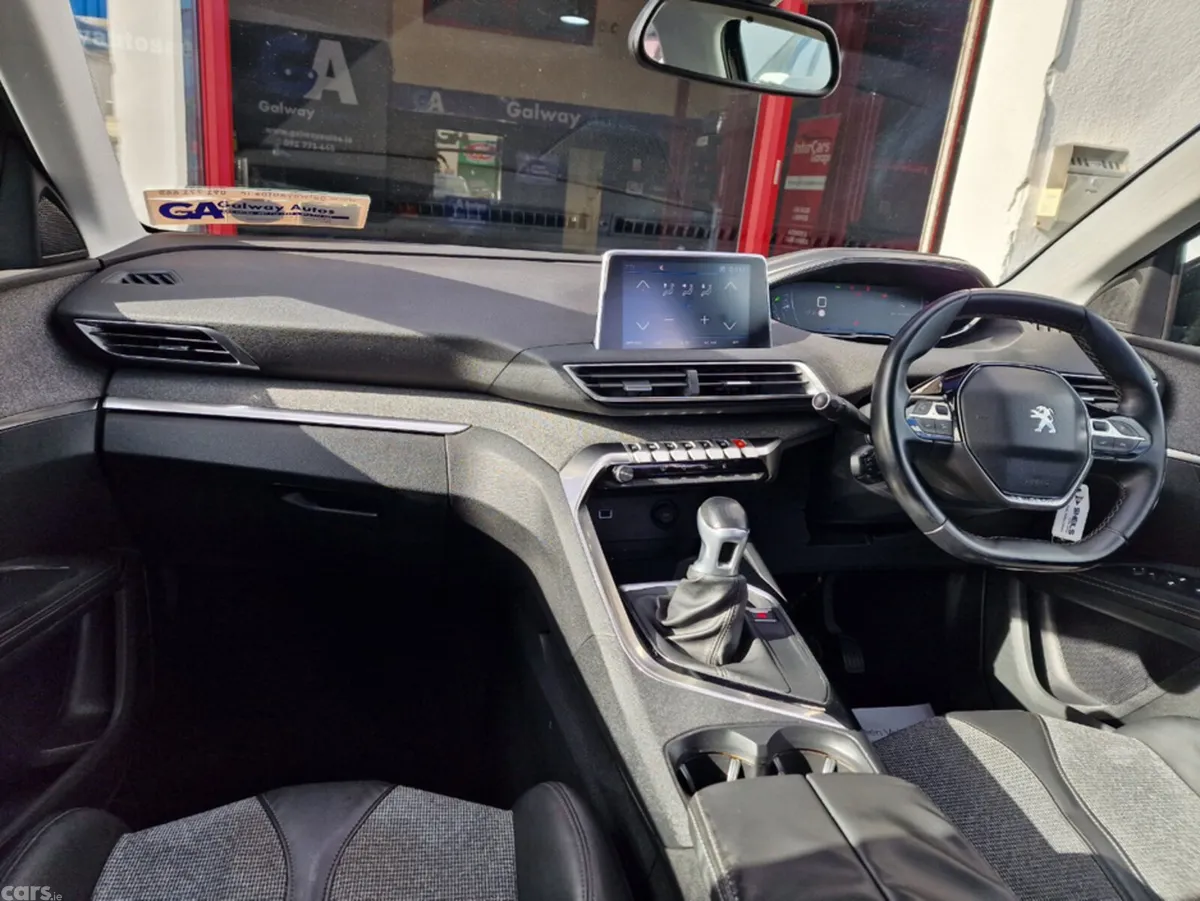 Peugeot 5008 MPV, Diesel, 2018, Black