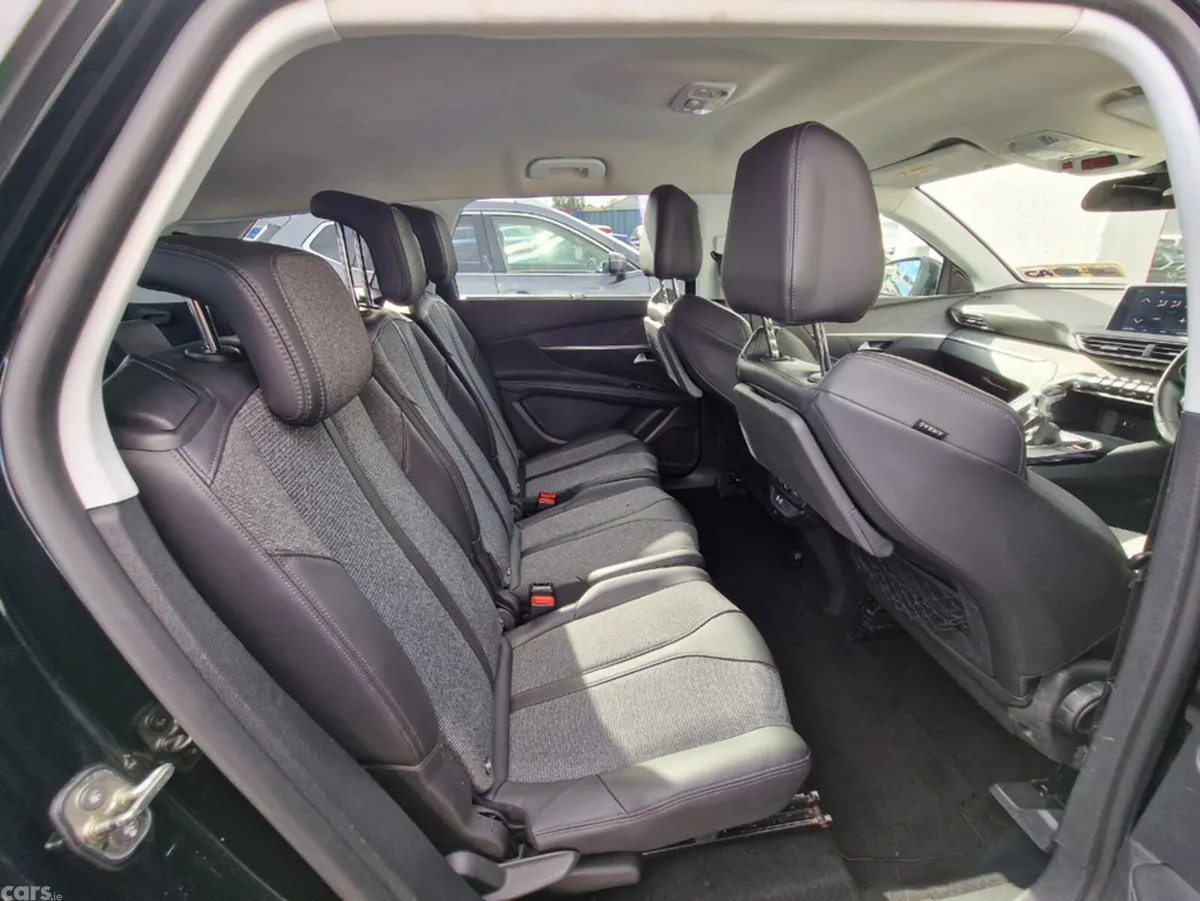 Peugeot 5008 MPV, Diesel, 2018, Black