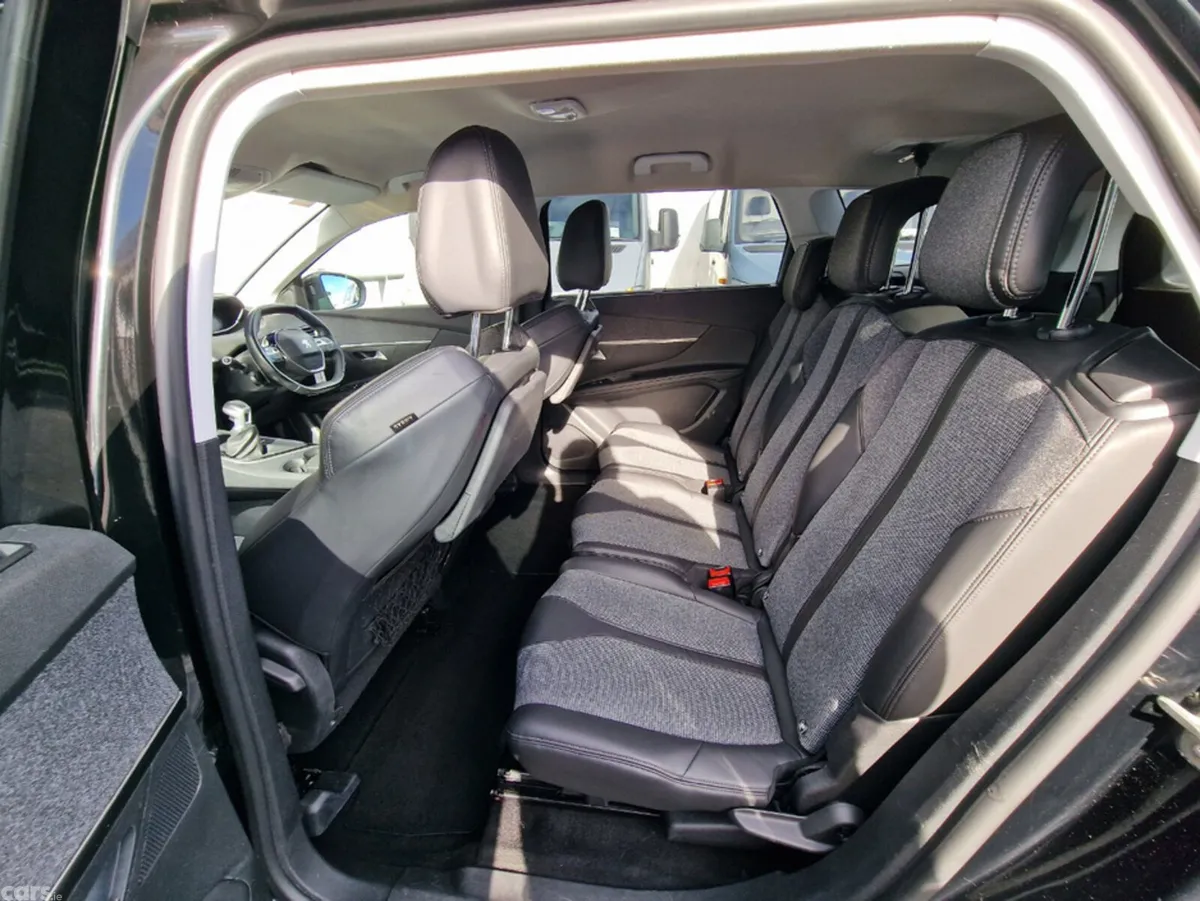 Peugeot 5008 MPV, Diesel, 2018, Black