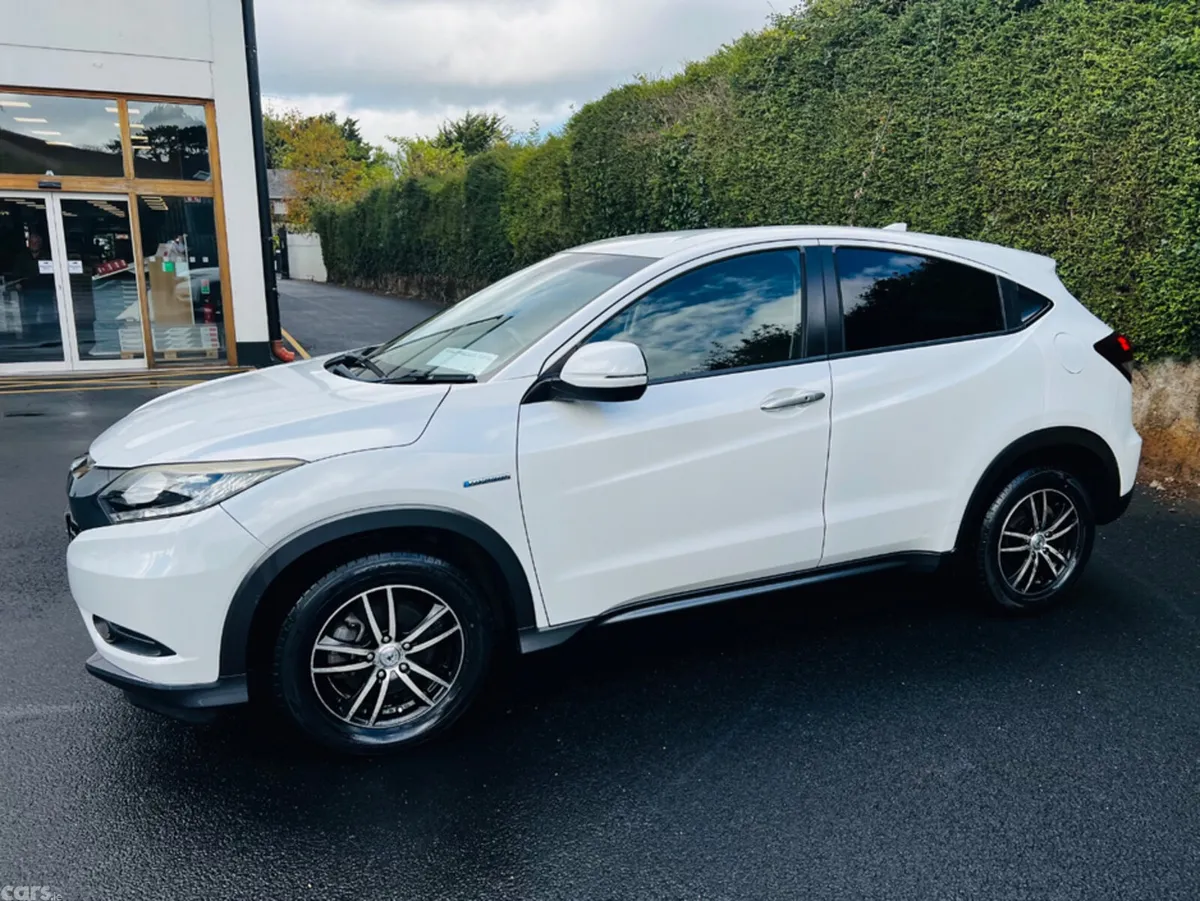 Honda Vezel Estate, Petrol Hybrid, 2015, White
