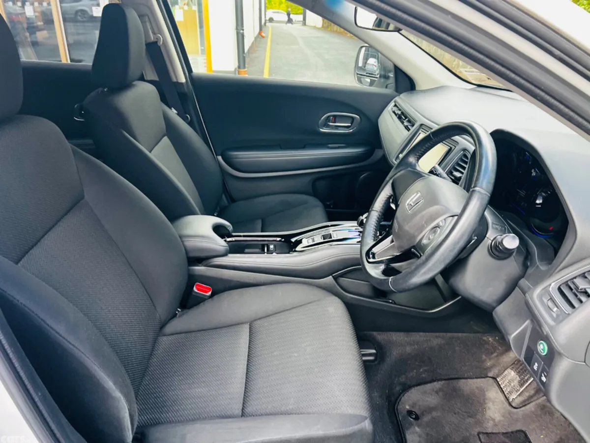 Honda Vezel Estate, Petrol Hybrid, 2015, White