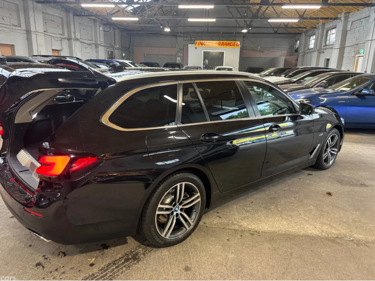 BMW 5-Series Estate, Petrol Plug-in Hybrid, 2023, Black