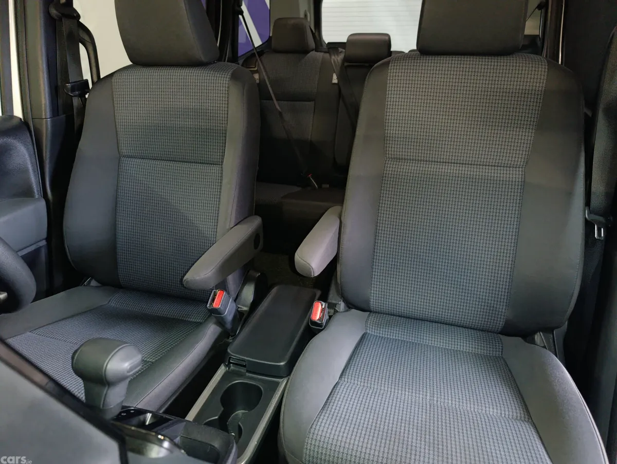 Toyota Noah MPV, Petrol Hybrid, 2022, White