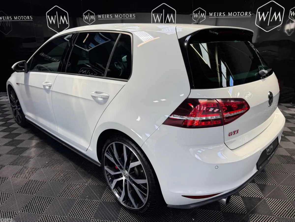 Volkswagen Golf Hatchback, Petrol, 2014, White