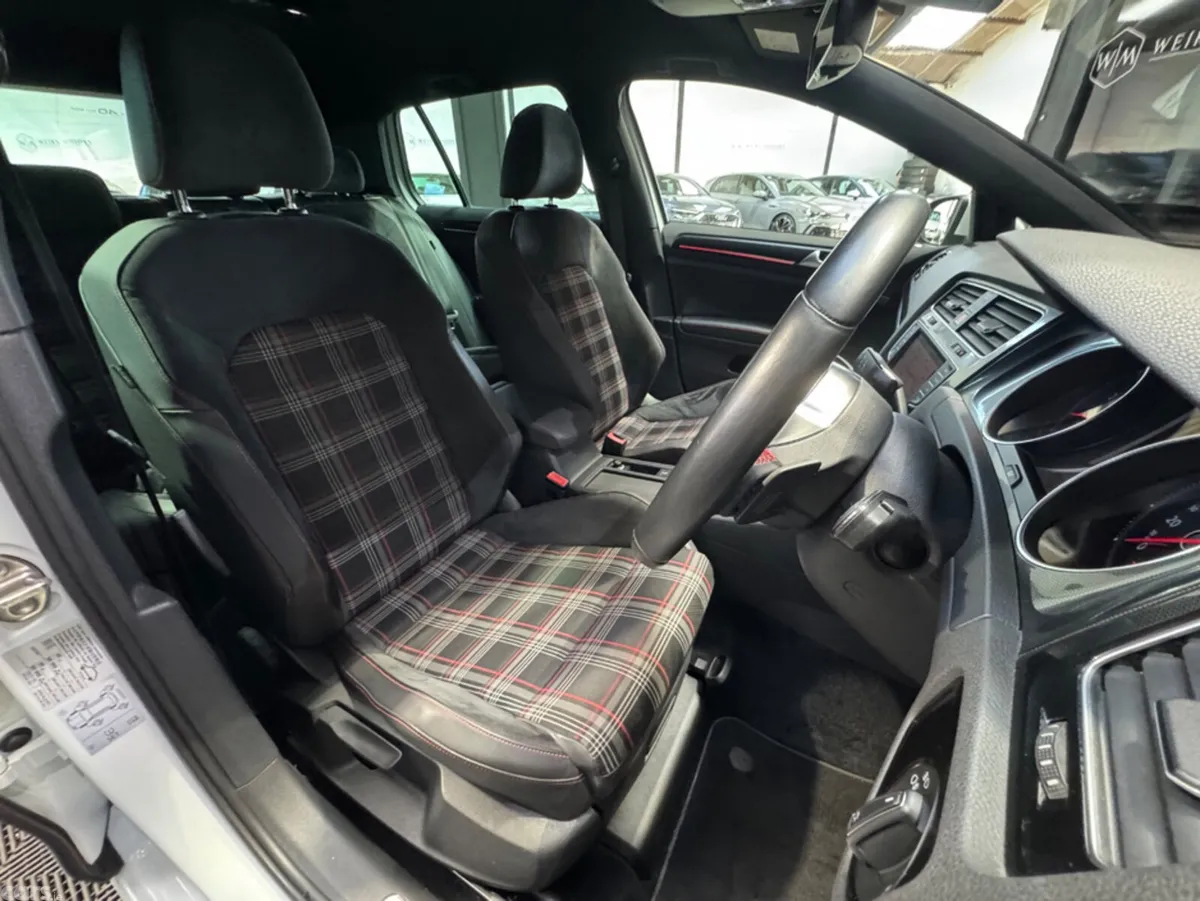 Volkswagen Golf Hatchback, Petrol, 2014, White
