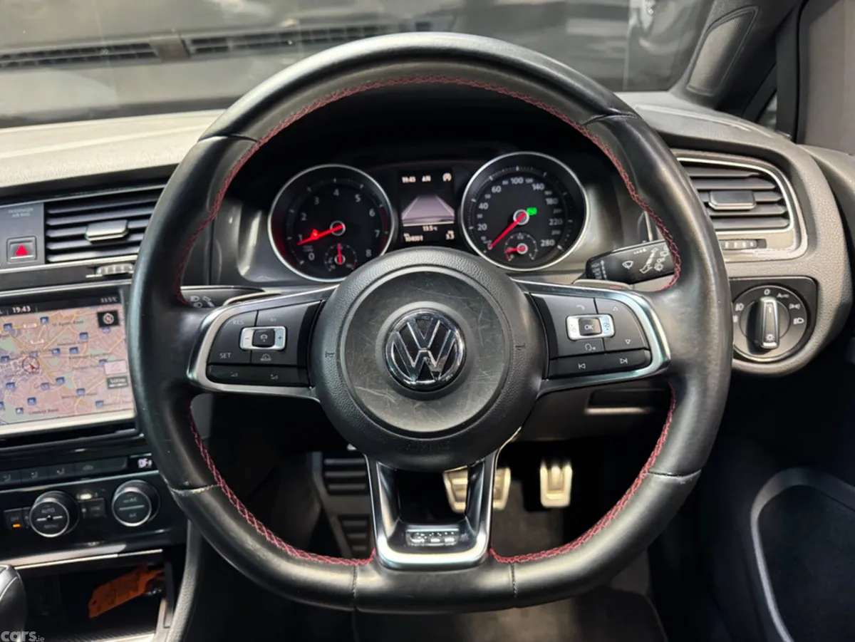 Volkswagen Golf Hatchback, Petrol, 2014, White