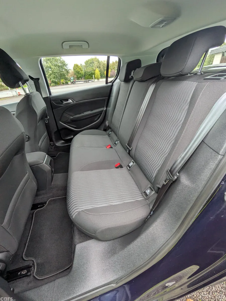 Peugeot 308 Hatchback, Diesel, 2017, Blue