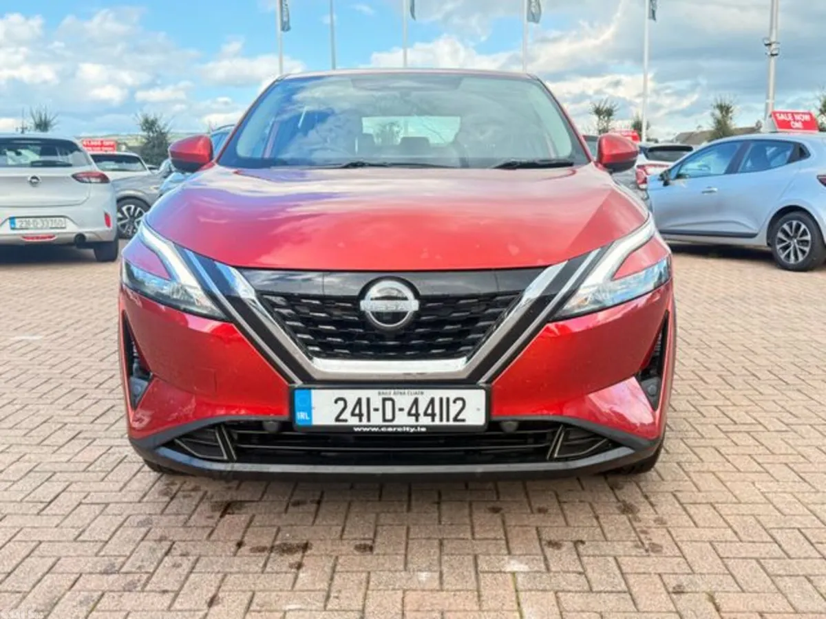 Nissan Qashqai MPV, Petrol, 2024, Red
