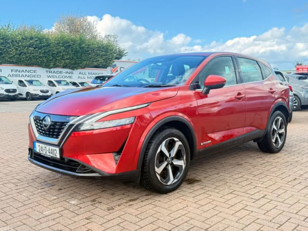 Nissan Qashqai MPV, Petrol, 2024, Red