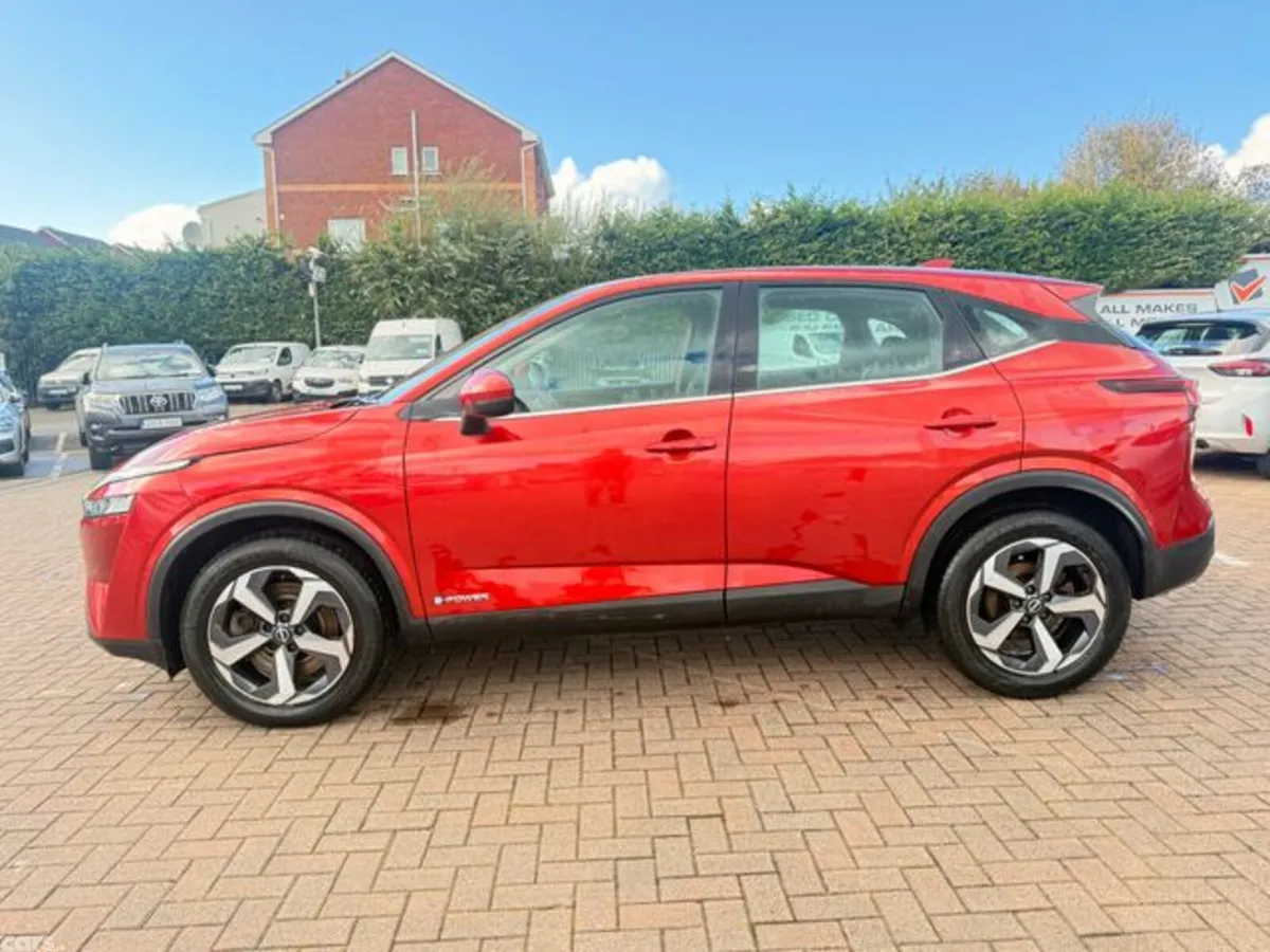 Nissan Qashqai MPV, Petrol, 2024, Red