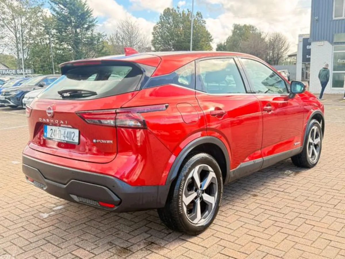Nissan Qashqai MPV, Petrol, 2024, Red