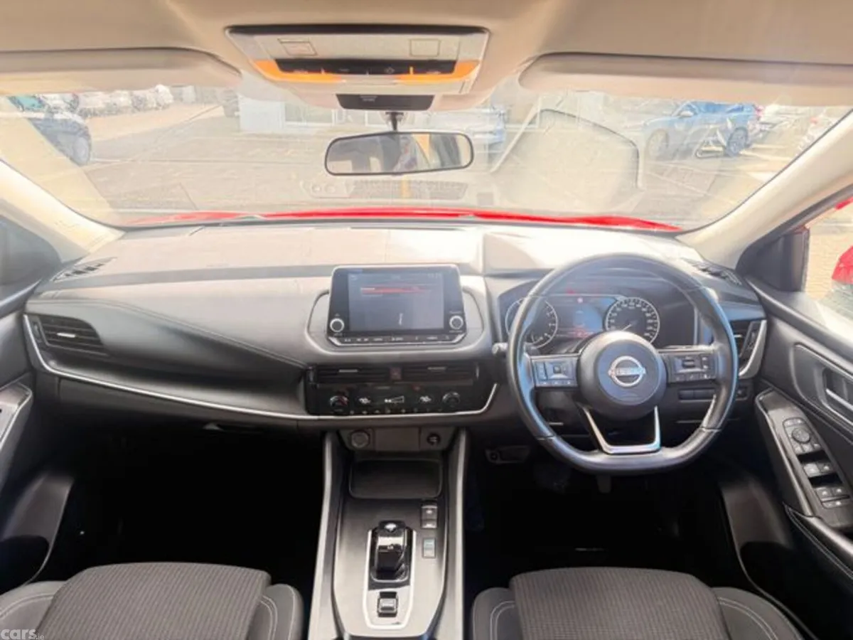Nissan Qashqai MPV, Petrol, 2024, Red