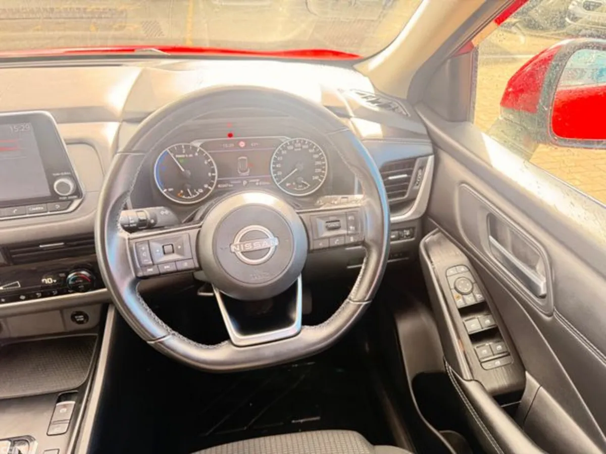 Nissan Qashqai MPV, Petrol, 2024, Red