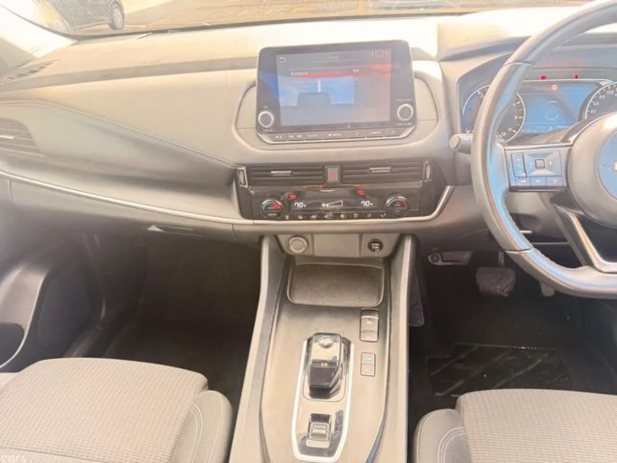Nissan Qashqai MPV, Petrol, 2024, Red