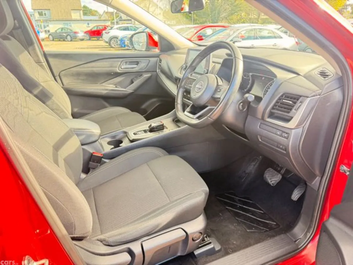 Nissan Qashqai MPV, Petrol, 2024, Red