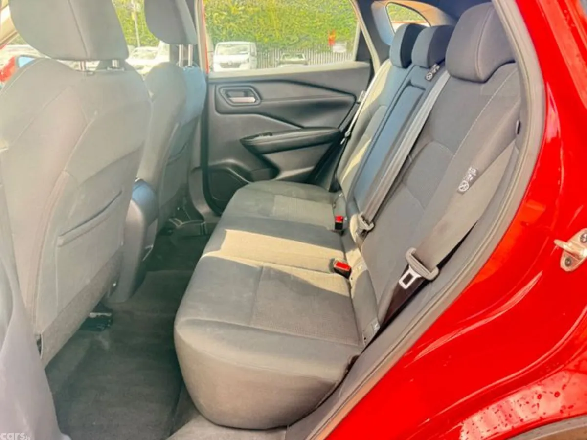 Nissan Qashqai MPV, Petrol, 2024, Red