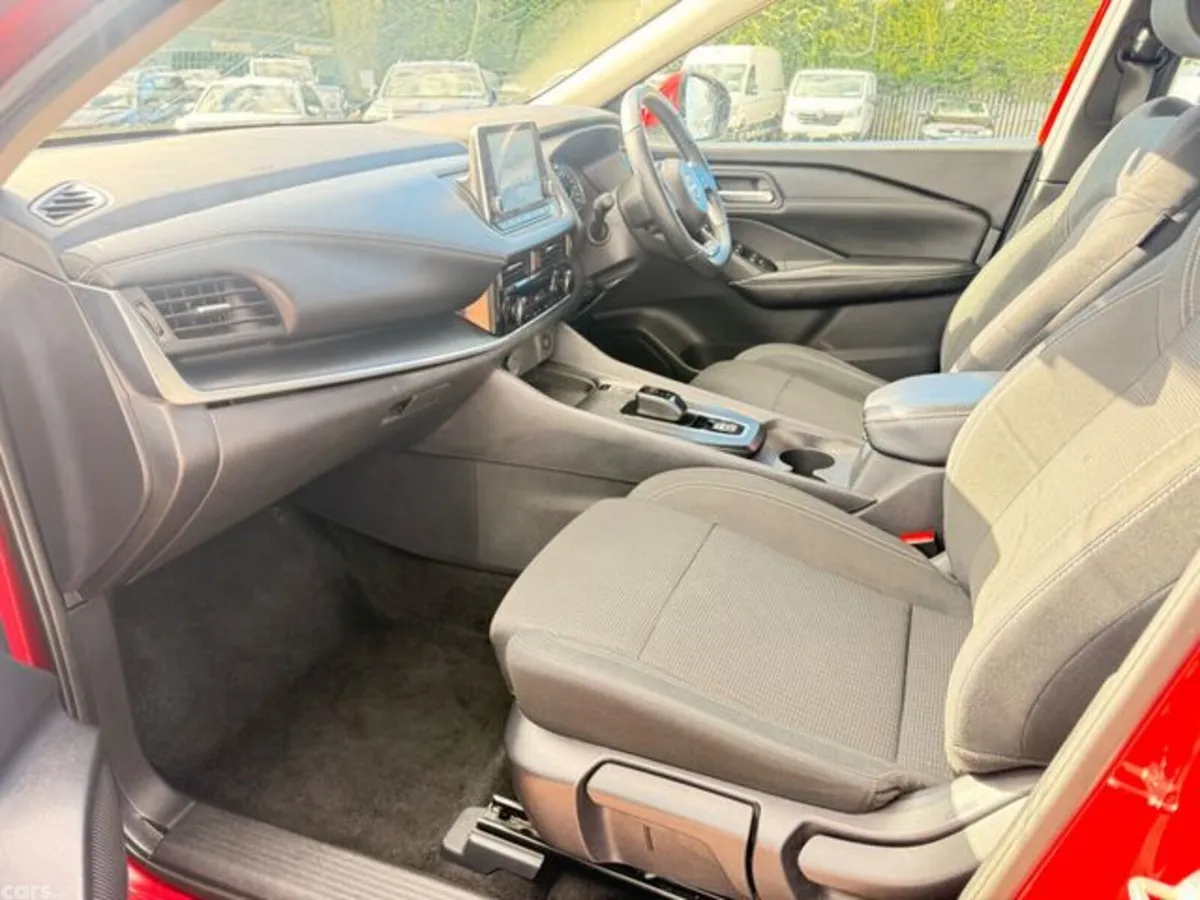 Nissan Qashqai MPV, Petrol, 2024, Red