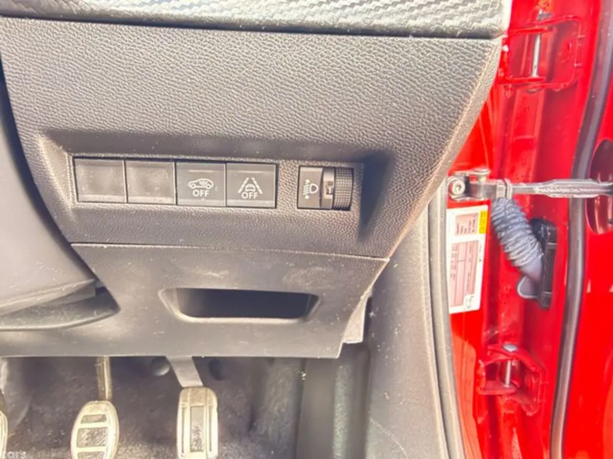 Peugeot 2008 MPV, Petrol, 2023, Red