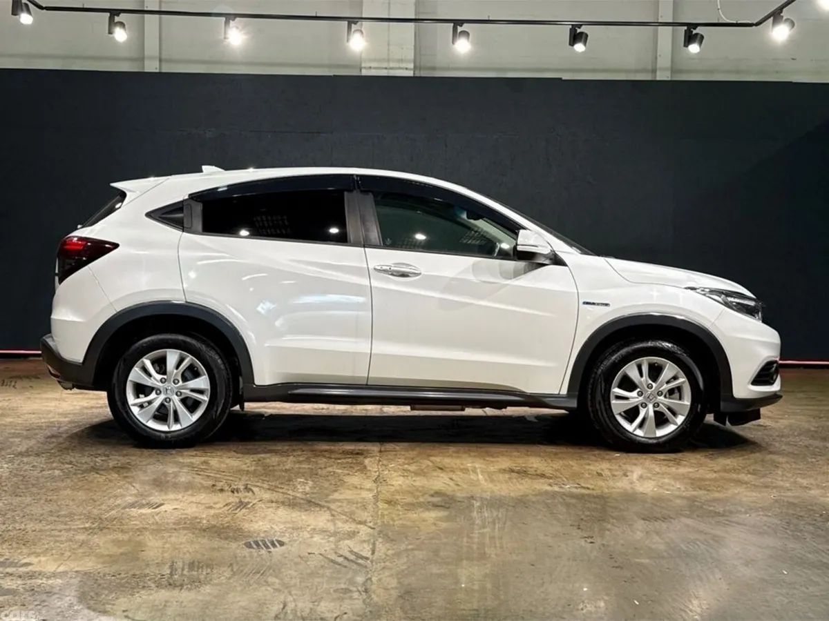 Honda Vezel SUV, Petrol Hybrid, 2020, White