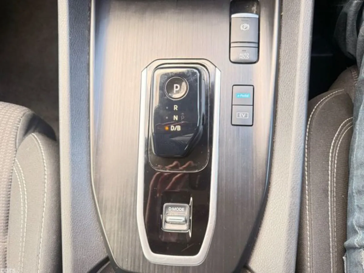 Nissan Qashqai MPV, Petrol, 2024, Red
