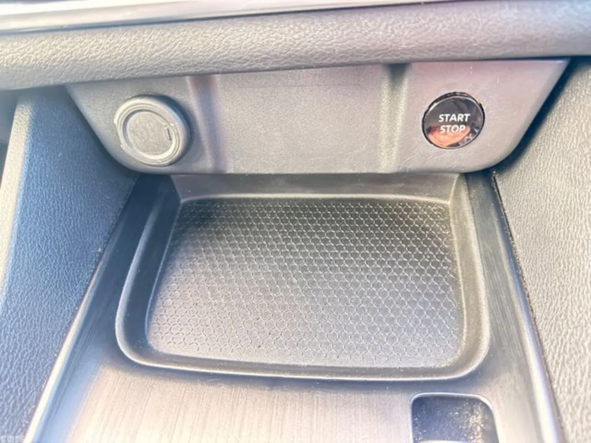 Nissan Qashqai MPV, Petrol, 2024, Red