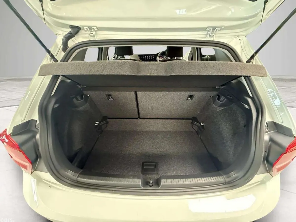 Volkswagen Polo Hatchback, Petrol, 2019, White