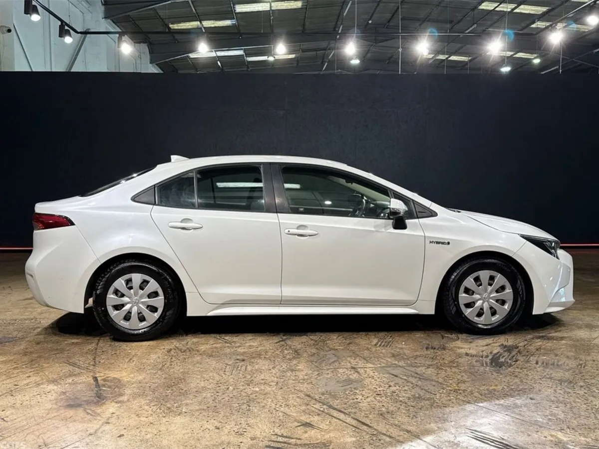 Toyota Corolla Saloon, Petrol Hybrid, 2020, White