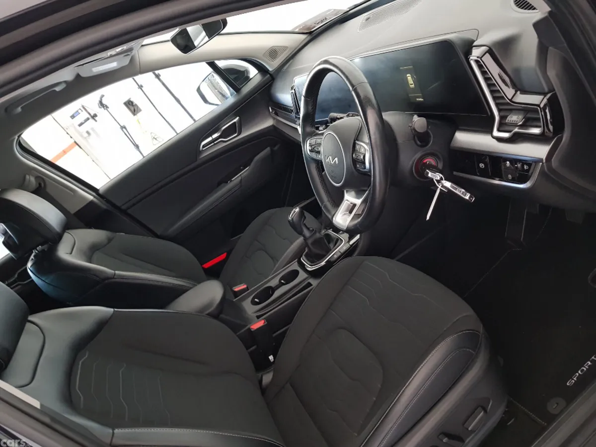 Kia Sportage MPV, Diesel, 2022, Black