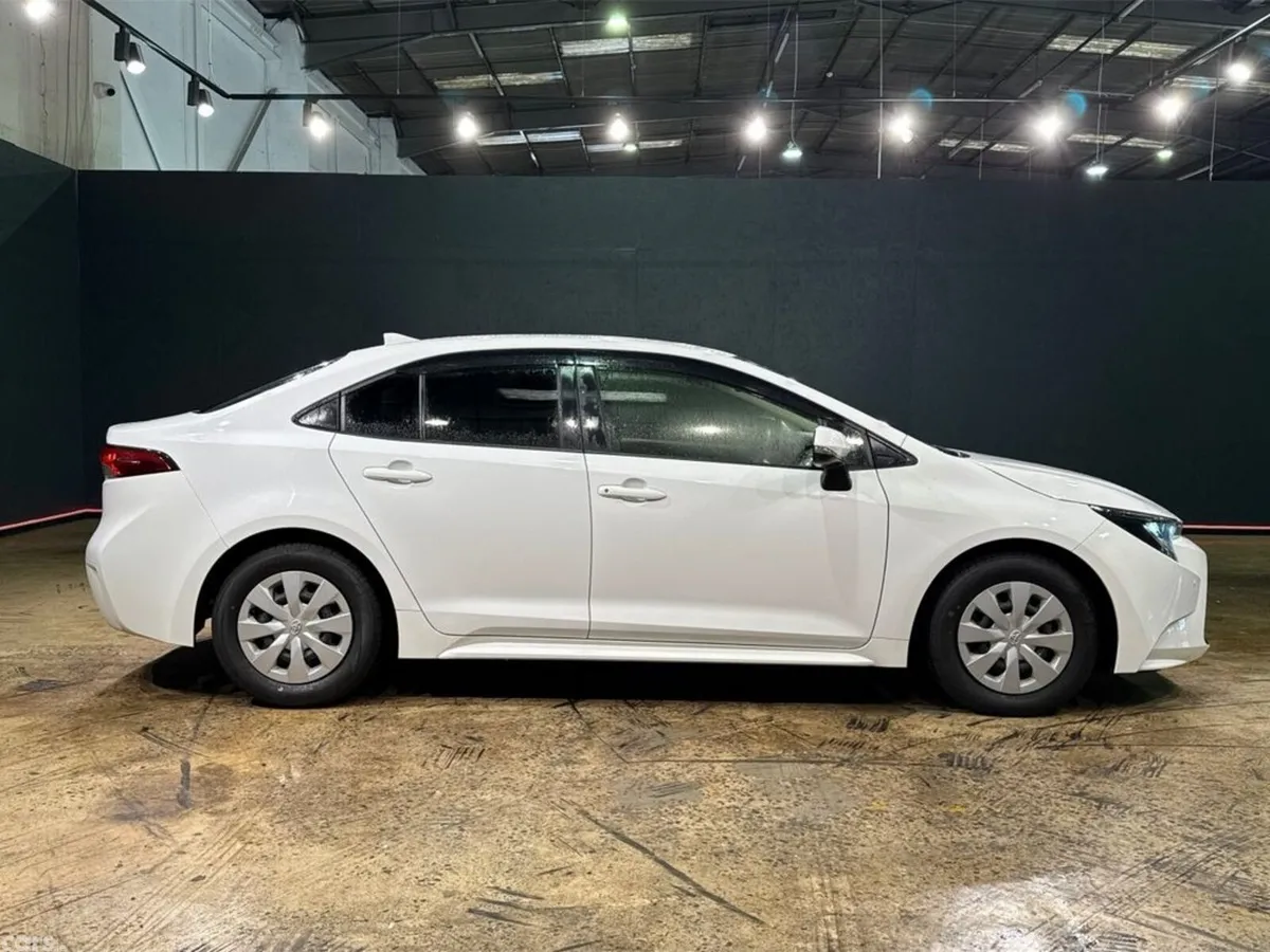 Toyota Corolla Saloon, Petrol Hybrid, 2022, White