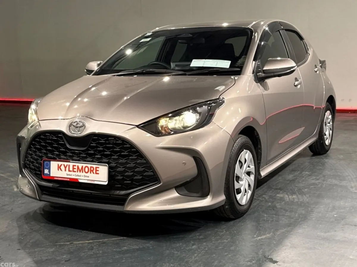 Toyota Yaris Hatchback, Petrol Hybrid, 2025, Brown