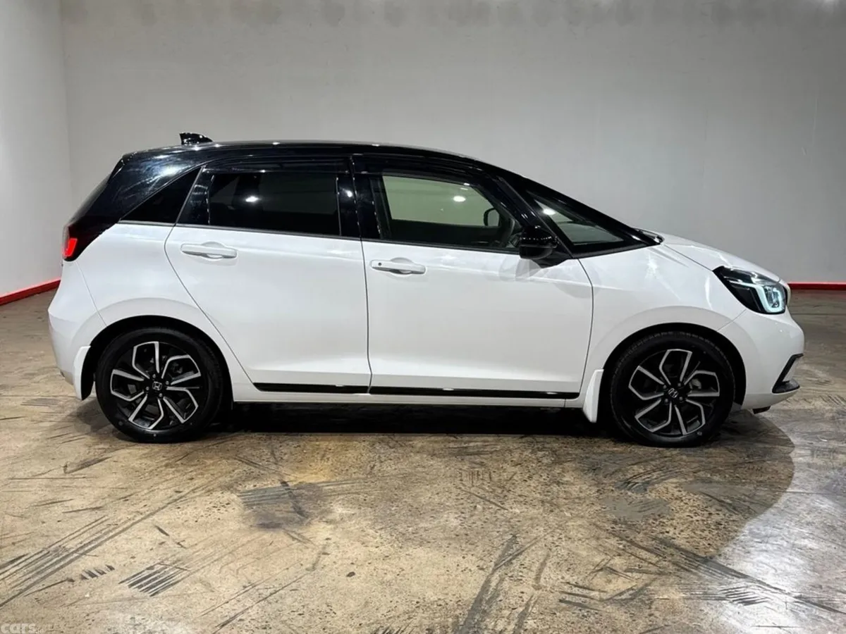 Honda Fit Hatchback, Petrol Hybrid, 2021, White